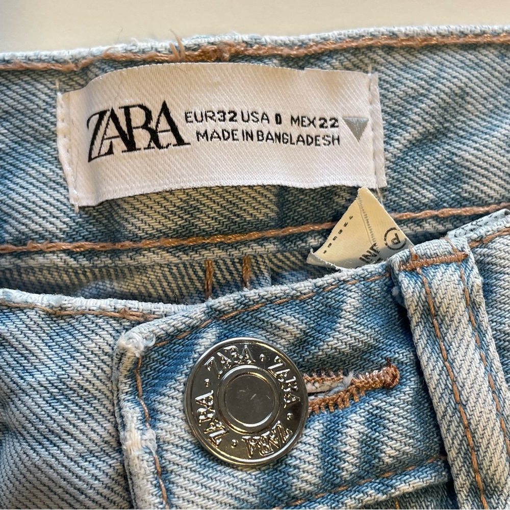 Zara 90s Relaxed Tall High Rise Flare Leg Jeans | Light Wash Distressed - Picture 4 of 9